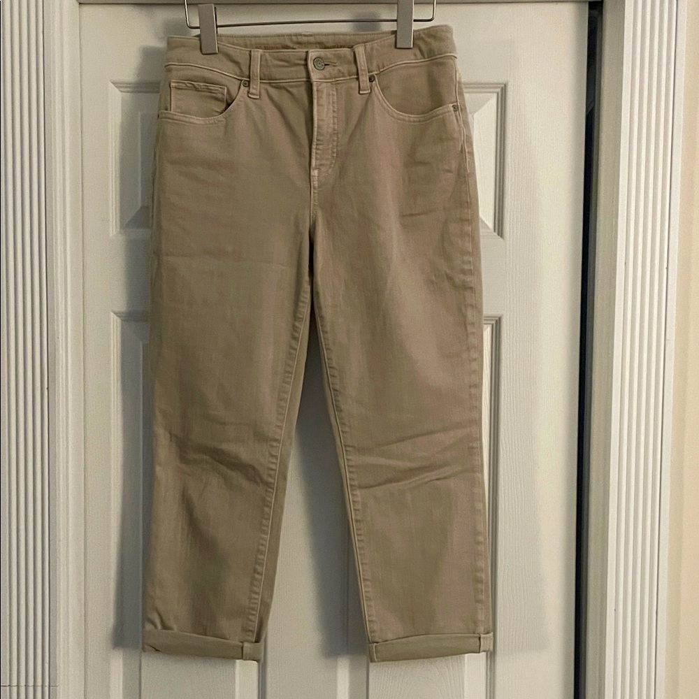 Chicos  0.5 =6  khaki so slimming girlfriend crop jeans. Super soft. GUC